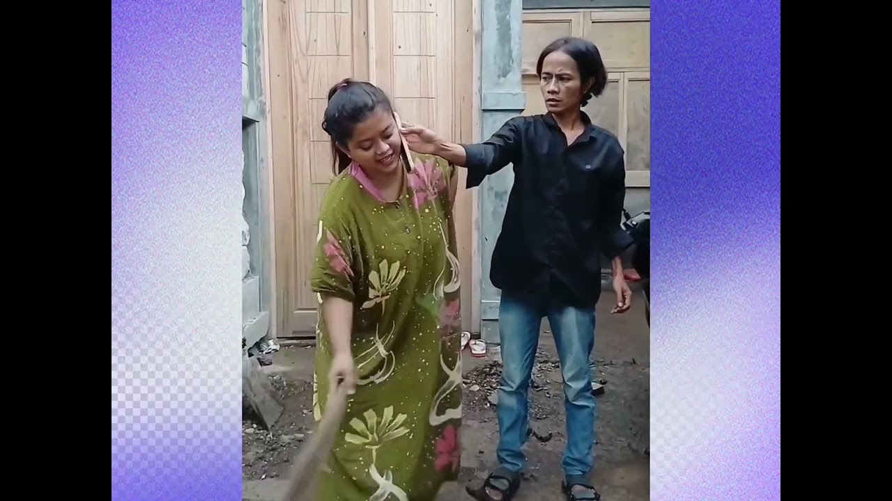 Jangan diem aja ketawa dong