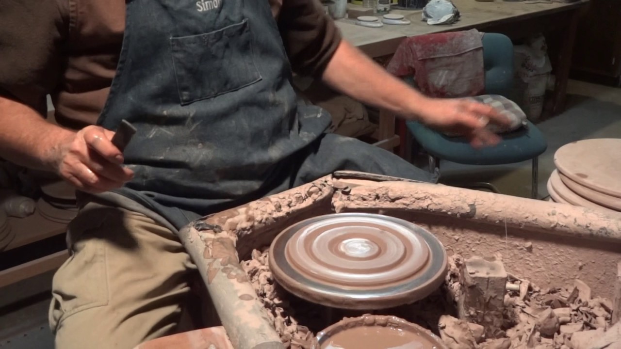 SIMON LEACH POTTERY TV - How to throw a bat pad !