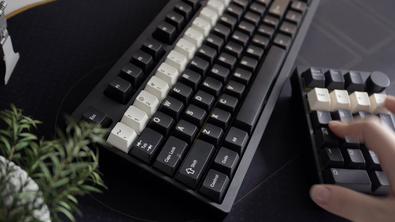 완제품 커스텀 키보드와 넘버패드 KEYNETIX HERTZ 87 | HERTZ 21
