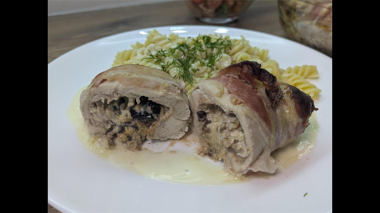 Сочные куриные рулетики с начинкой из орехов и чернослива.Лёгкий рецепт, а результат потрясающий.