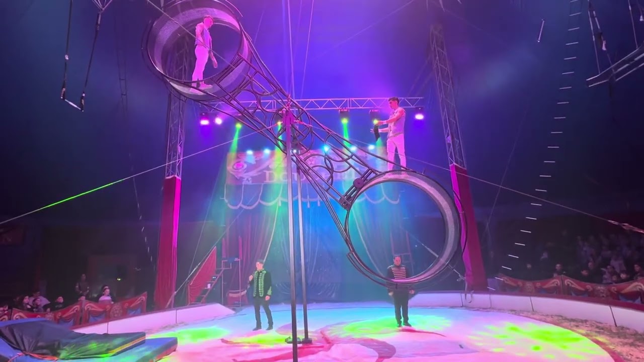 Duo prein Roue de la mort cirque de Noël de Quimper ￼
