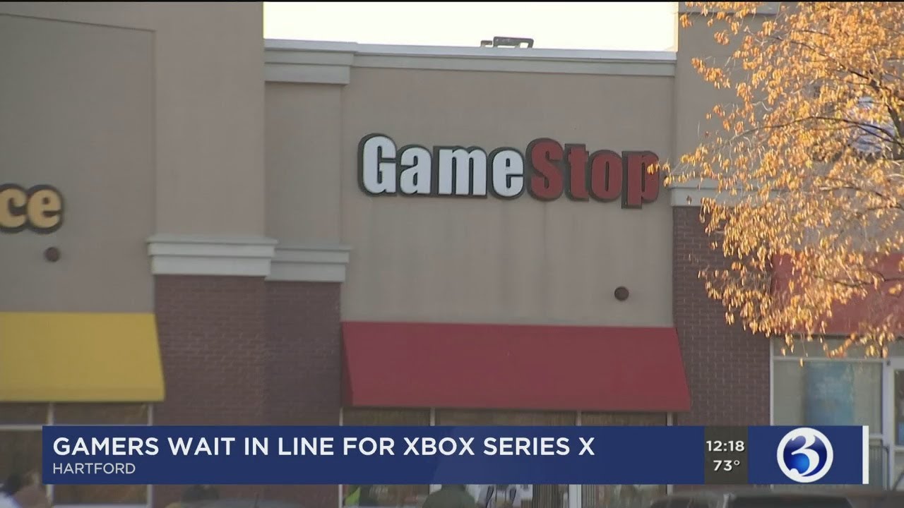 Video: Gamers wait in line for XBox Series X