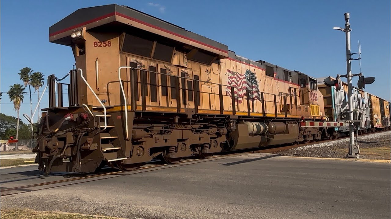 UP 8258 leads the northbound Harlingen Turn through Rancho Viejo and San Benito