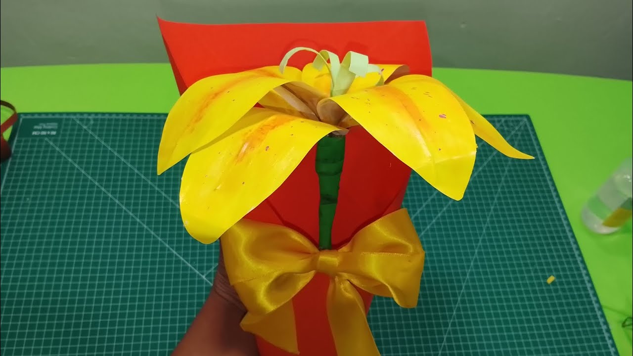 Tutorial de como hacer un lirio de papel fácil y sencillo - Karla Malpica. 