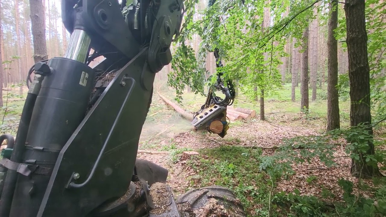 Timbersport ist jetzt mit John Deere Forsttechnik im Wald. Mercedes 6×6 gibt es nicht mehr.