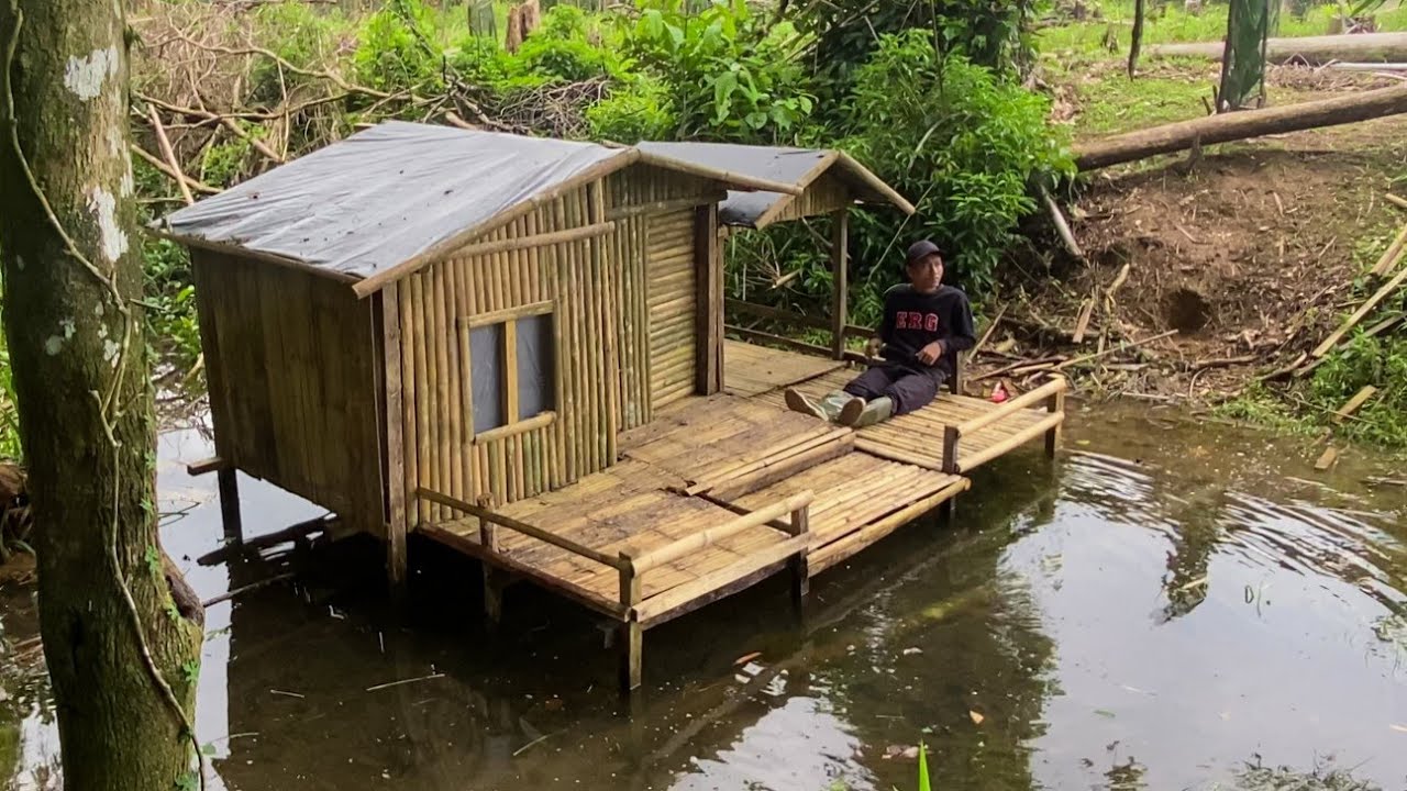 Camping hujan deras || Membangun tempat berlindung di atas air panen ikan hasil pancingan