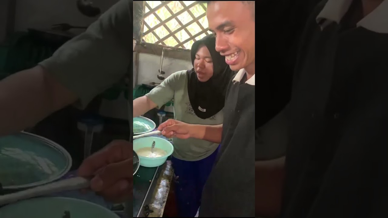 praktek mulok membuat kripik bayam 