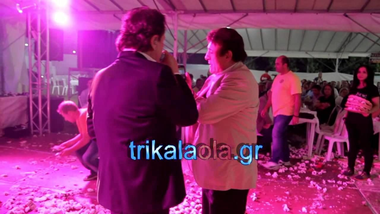 Έλληνας μετανάστης περιλούζει με δολάρια τον Μάκη Χριστοδουλόπουλο Τρίκαλα 4-7-2015