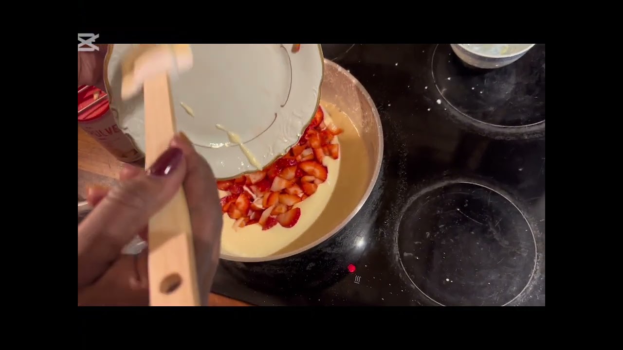 Let’s bake strawberry muffins together.
