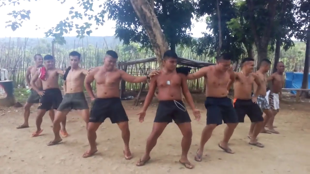 PILIPINO FUNNY DANCE