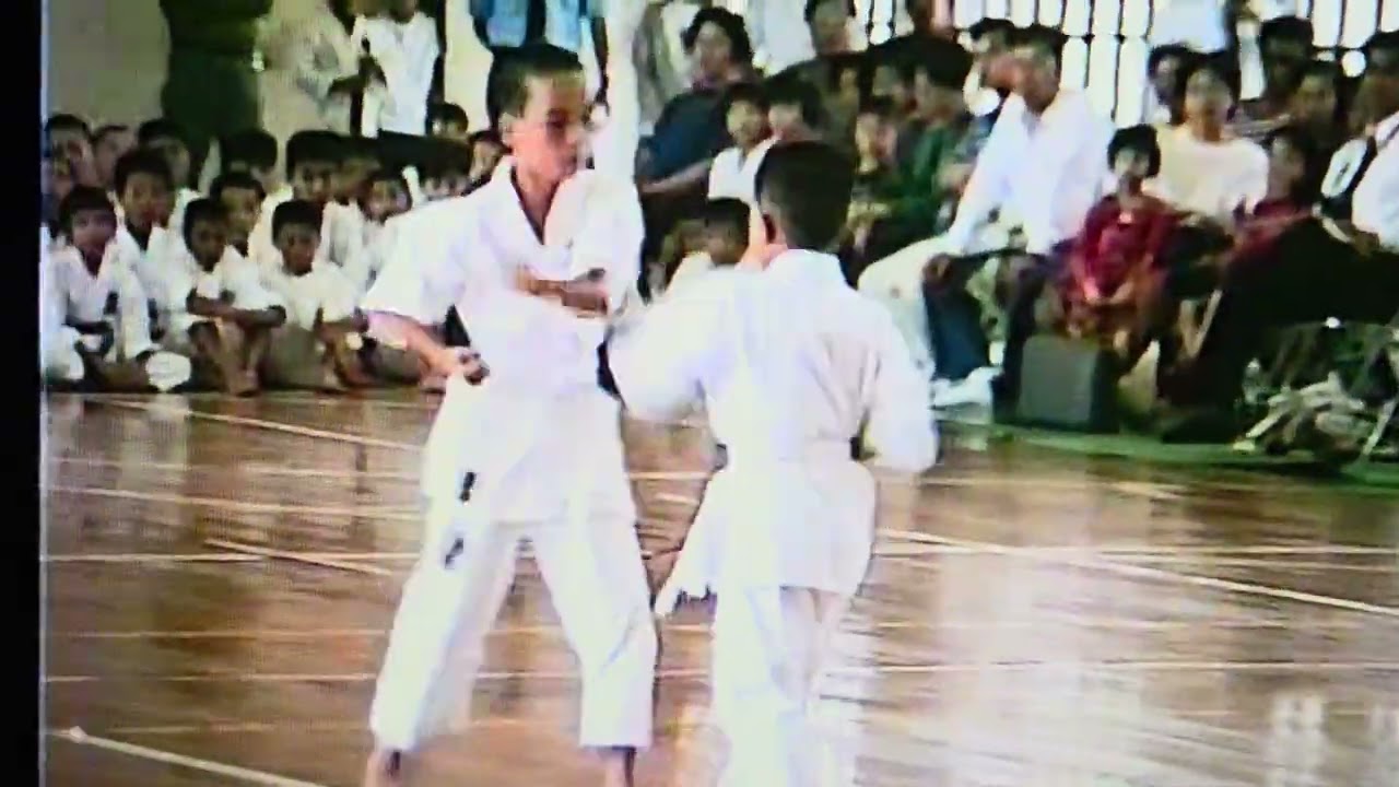 1993年頃、沖縄の素晴らしき子供拳士・全沖縄空手道連盟主催『仲里常延先生門下少林寺流の子供拳士』昔は南部少林と言われた。