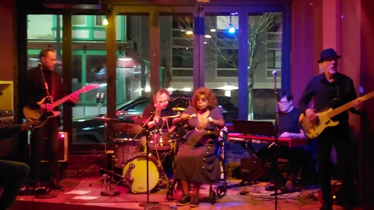 Toni Lynn Washington With Fandango - Love The One You're With