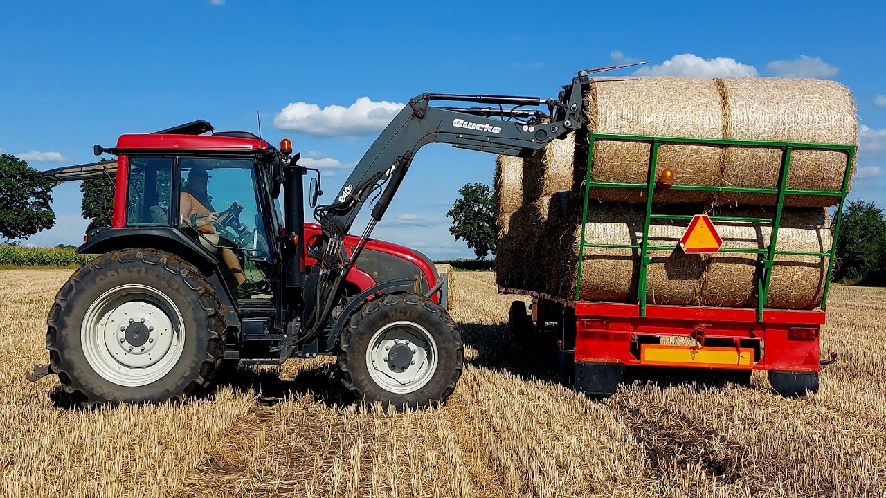 Żniwa 2024. Zwożenie słomy po ulewach cz.I. Valtra A83, Quicke 240P, Autosan D-83 Specjal, IFA 6102
