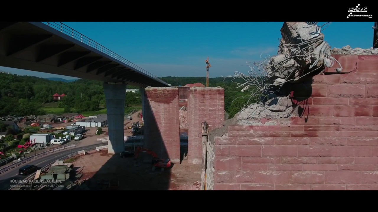 R&uuml;ckbau Kaiserslautern. Abbruch der Lautertalbr&uuml;cke mit Abbruchbagger Longfront Liebherr R954
