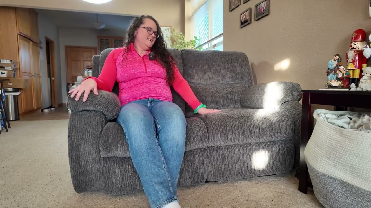 Обзор дивана Эшли Лавсит