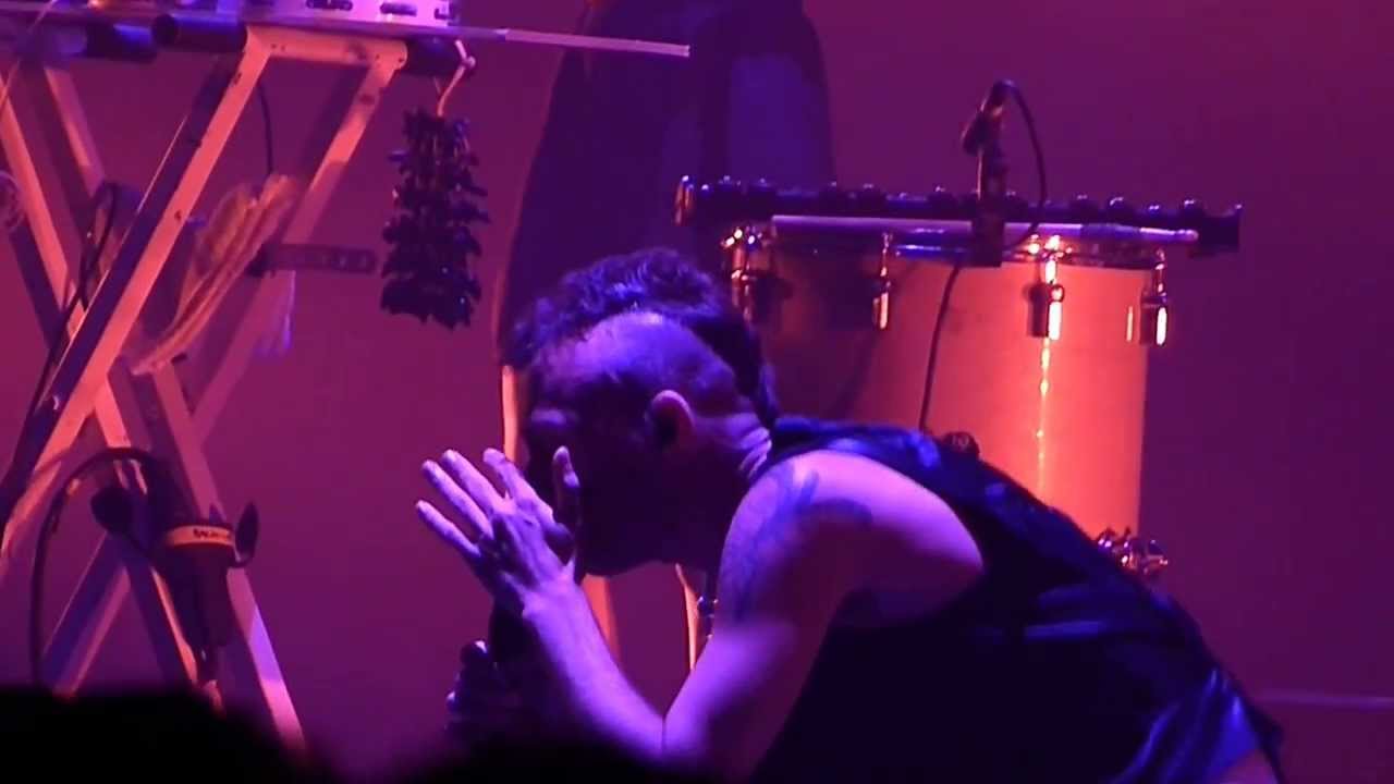 Asaf avidan - Subconcious Familiar Blues @ Le Zénith, Paris. 17.10.13