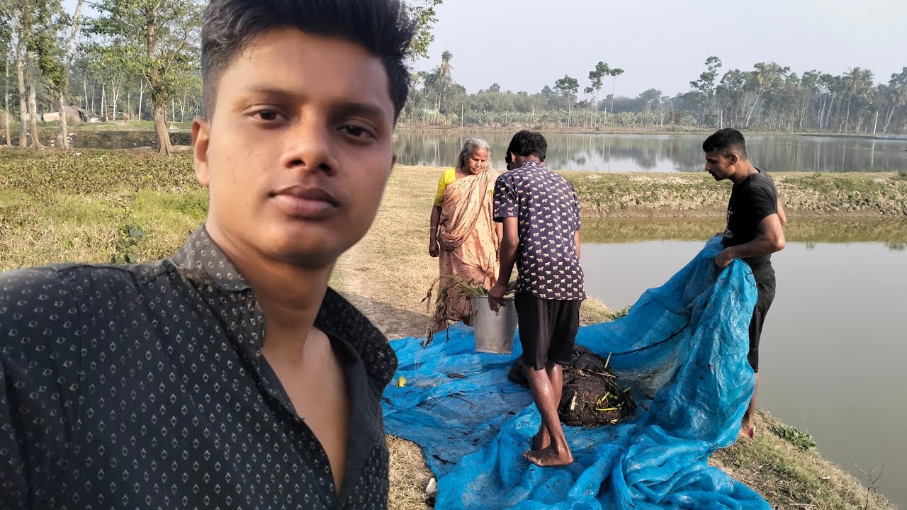 আজ পদ্ম বিলে মাছ ধরেছে