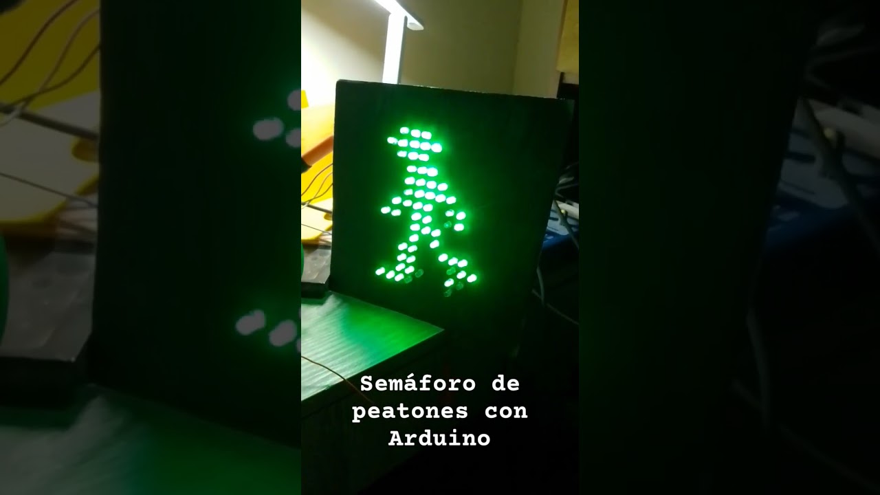 Sem&aacute;foro de peatones que camina casero.  #arduinoproject #semaforo #led #diy