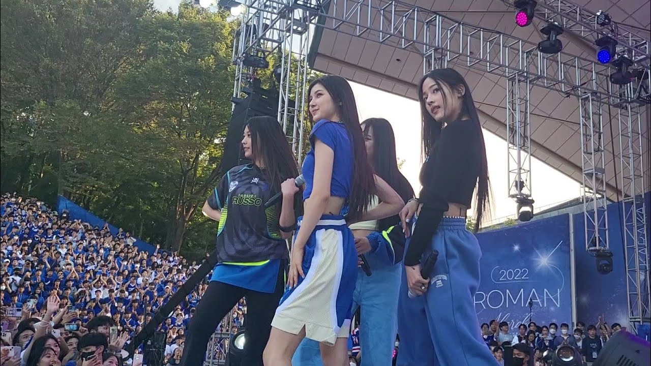 NEWJEANS뉴진스 하입보이 HYPE BOY아카라카 AKARAKA YONSEI unive 연세대 축제