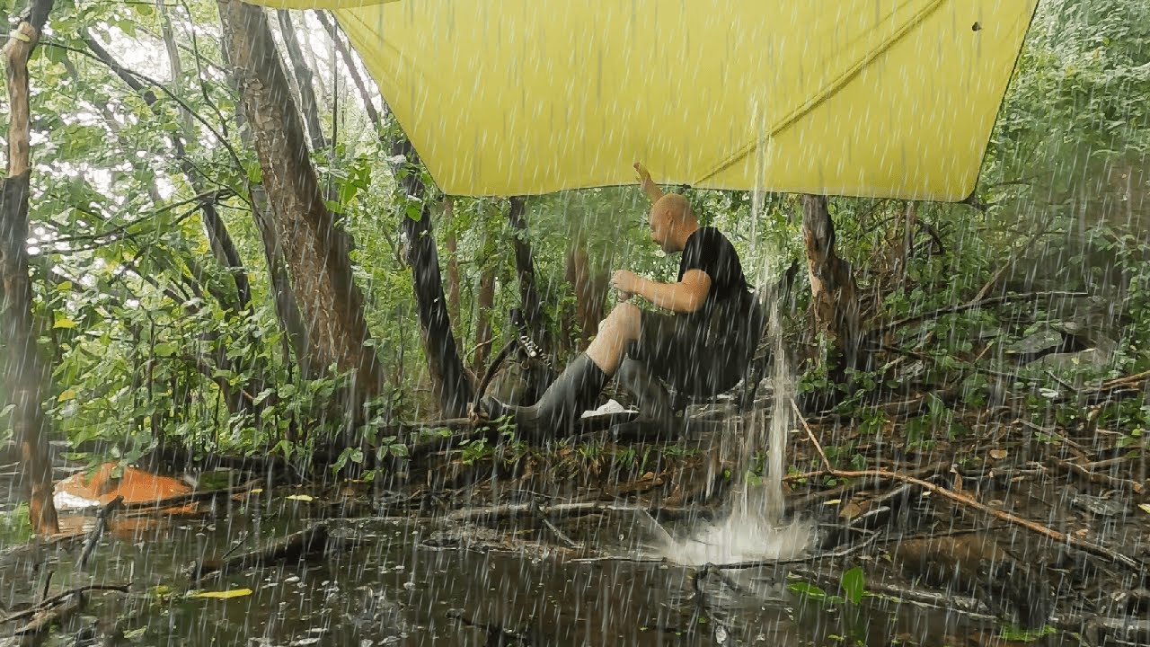 Urban Stealth Camping in HEAVY RAIN | Solo Overnight in the City Under Cheap Tarp