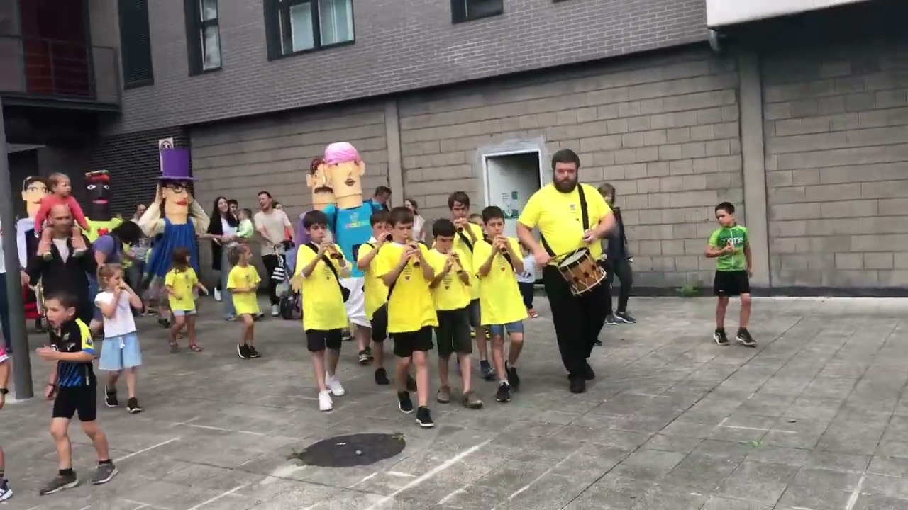 Oiartzungo Erraldoi Txikien Konpartsa Altzibarko festetan