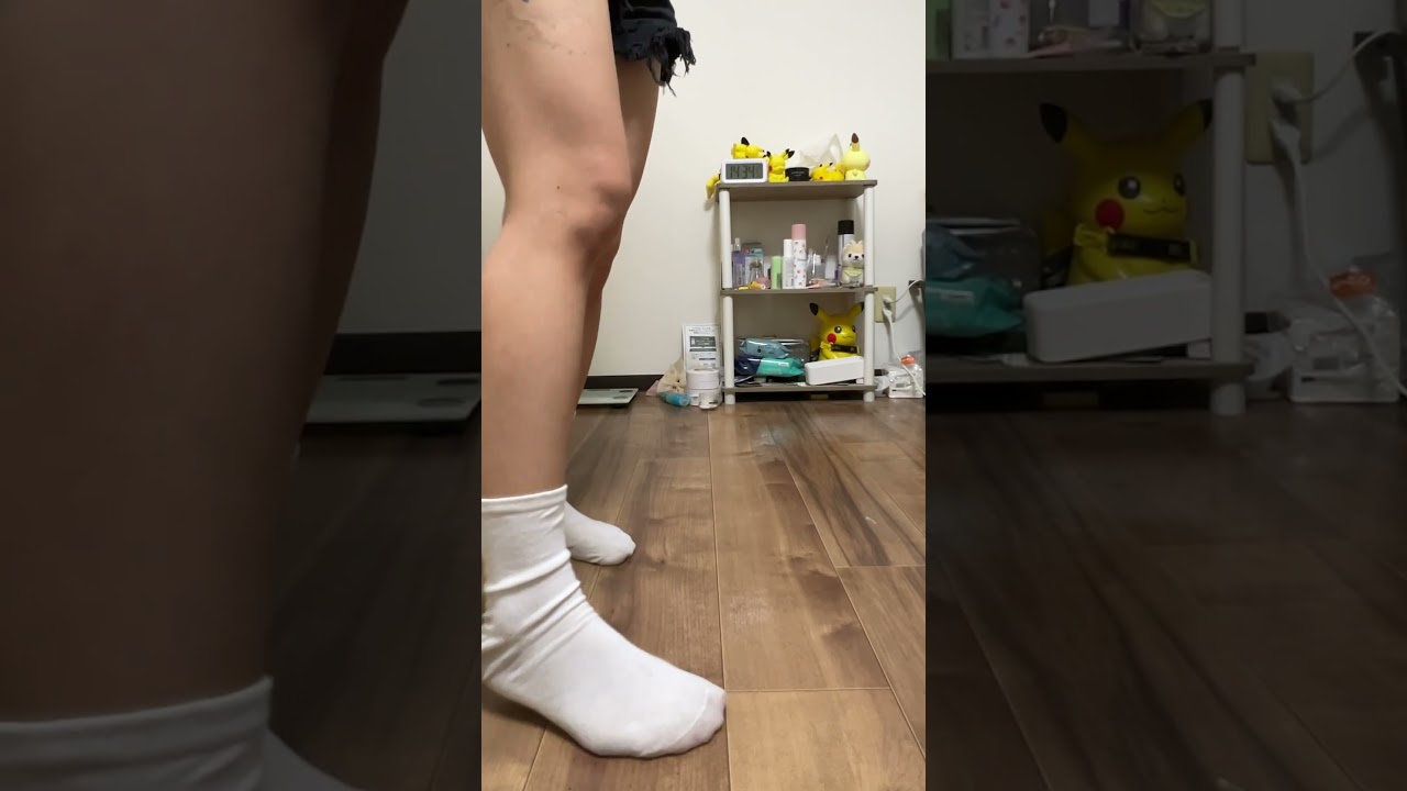 白い靴下 / Giantess white socks