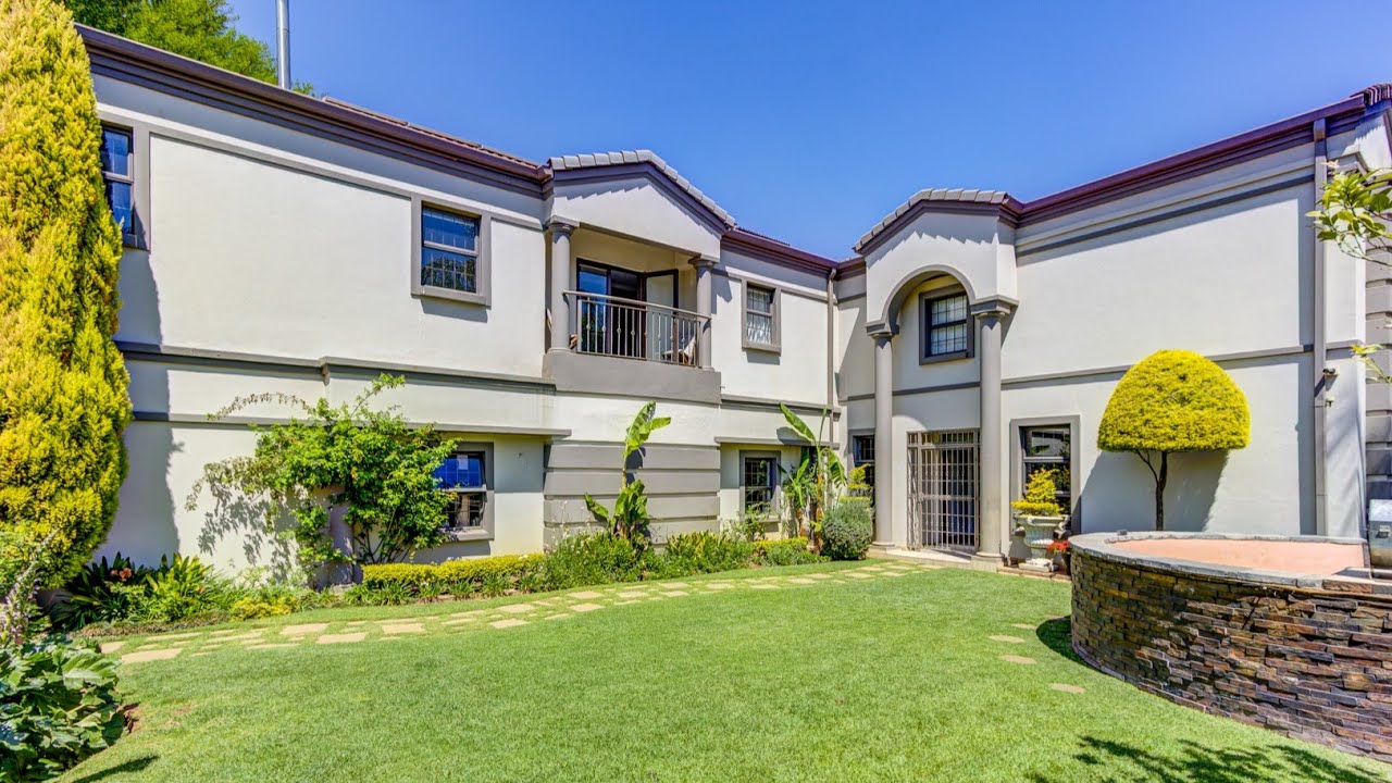 EXQUISITE DOUBLE STOREY MANSION IN EXCLUSIVE ENCLOSURE