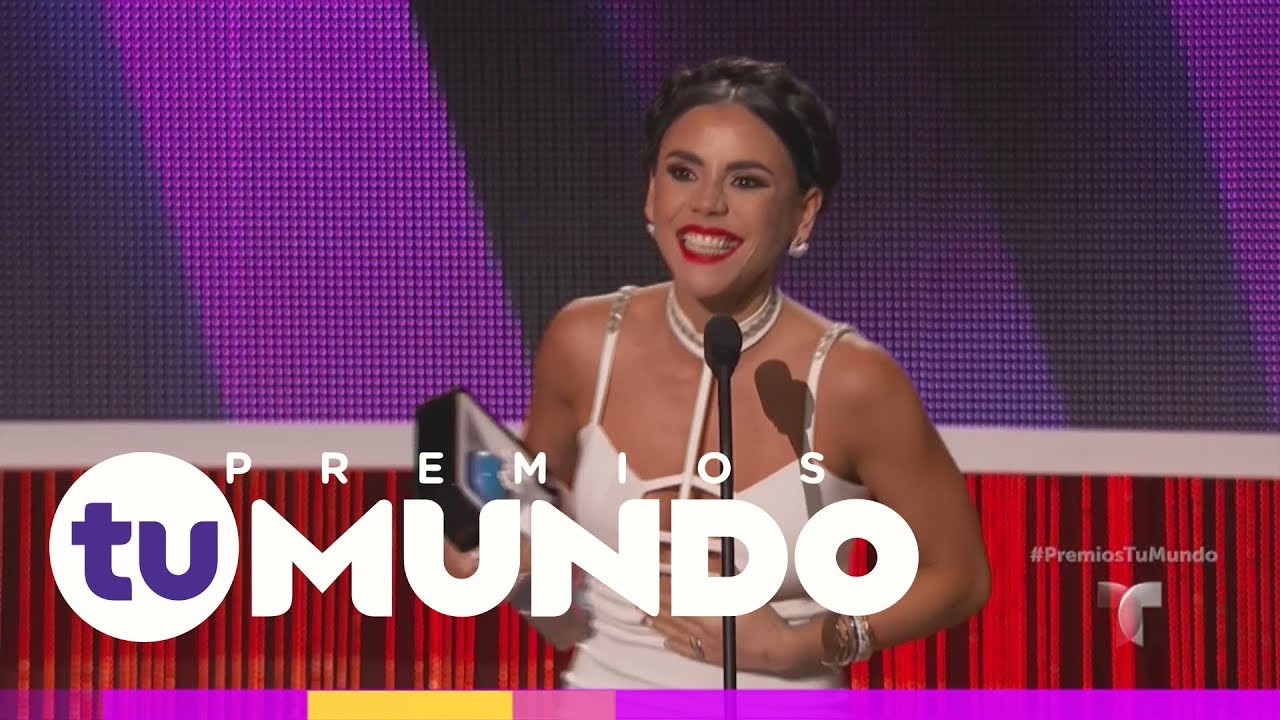 Carolina Gaitán gana Protagonista Favorito con Mala Suerte | Premios Tu Mundo 2017 | Entretenimiento