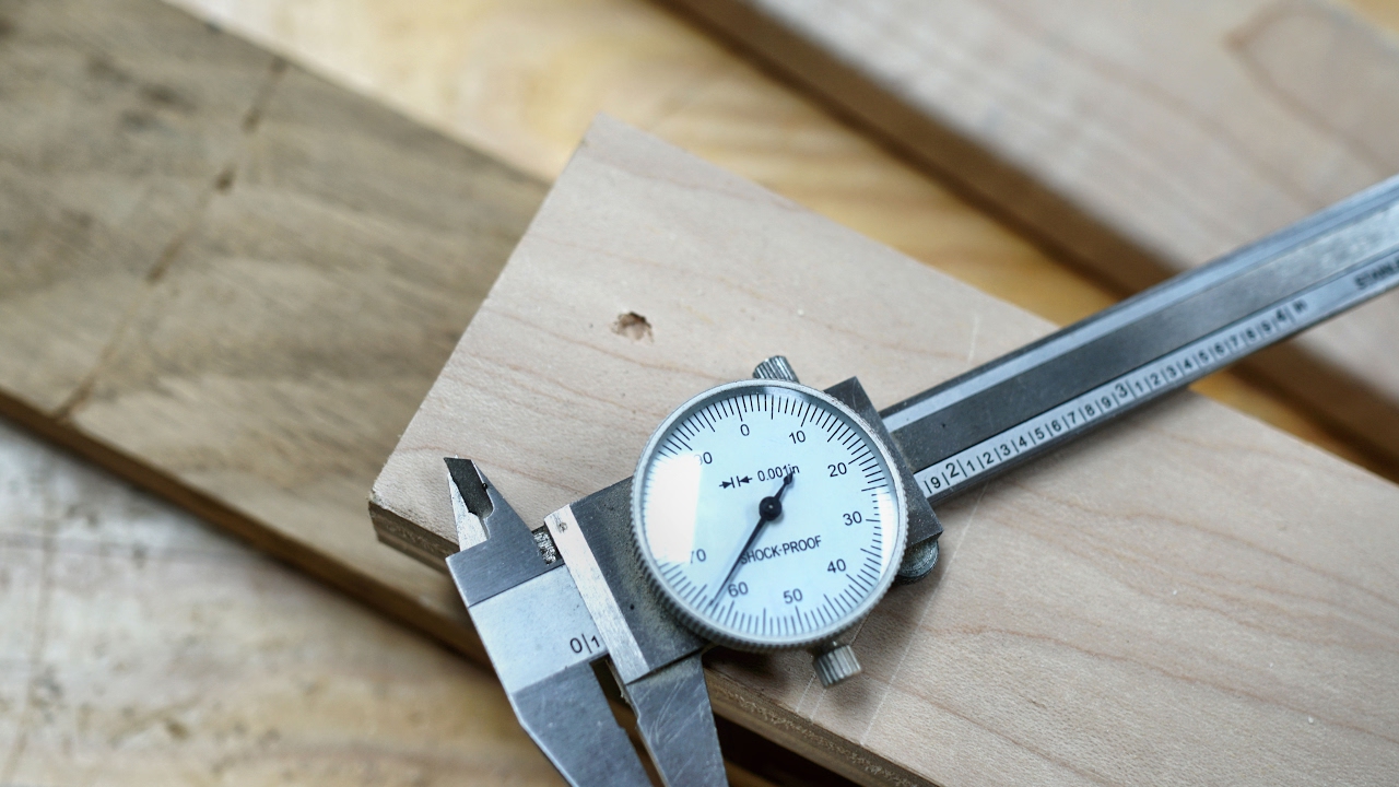 Прочность фанерного пола: испытание на царапины и вмятины