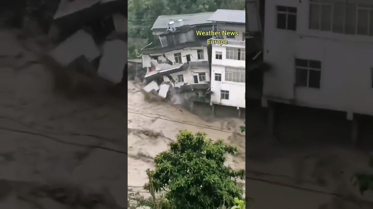 Huge flood in Chongqing, China - Building Collapse #powerofnature #flood #inondations