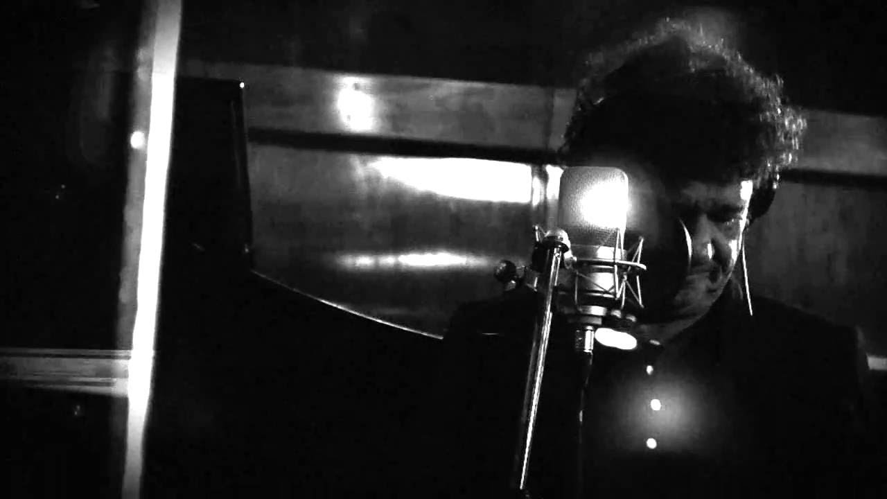 ROBERT CHARLEBOIS - On n'en guérit jamais (Vidéoclip officiel)