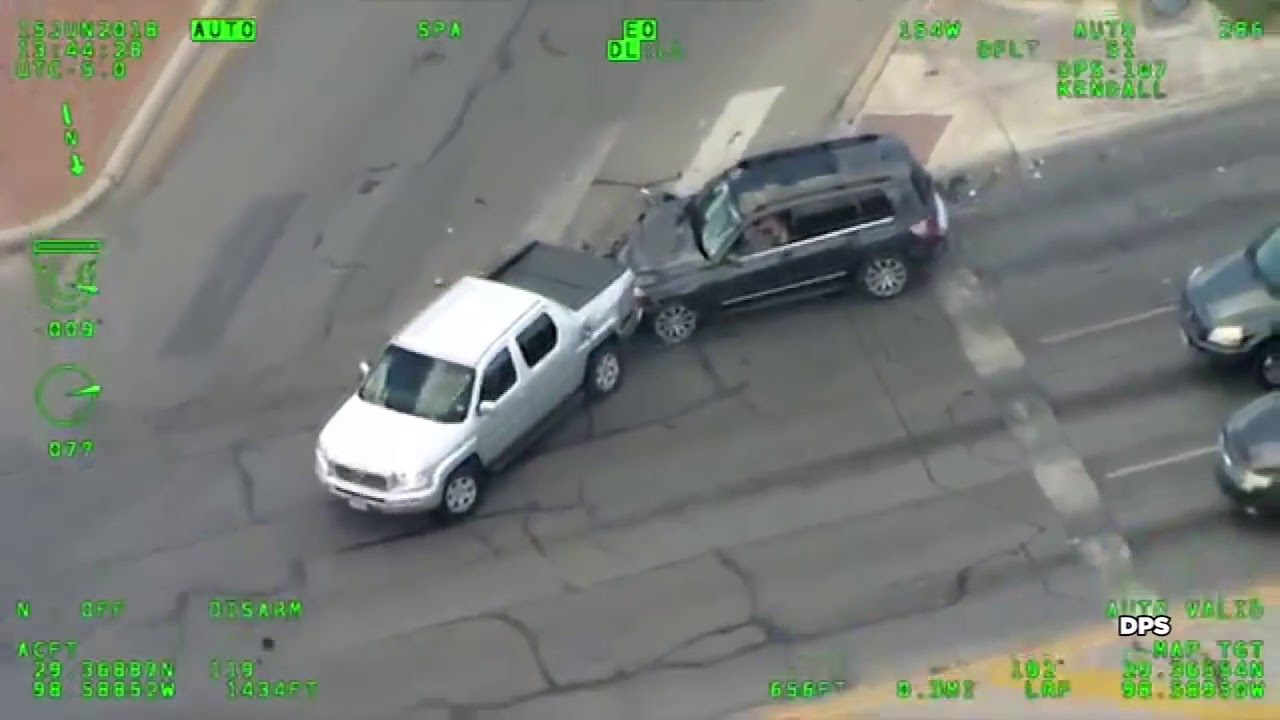 Mujer ocasiona persecuci&oacute;n policiaca con su hijo reci&eacute;n nacido en el interior del carro