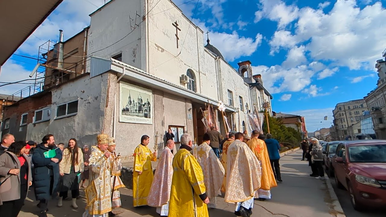 Хресний хід навколо церкви на храмове свято Свято-Дмитрівської парафії УГКЦ. Харків, 26.10.2025