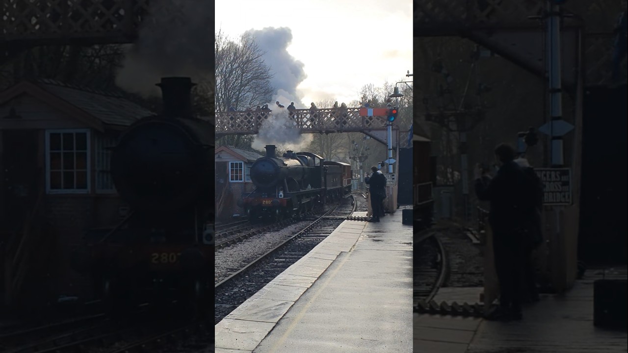 2807 arriving into Buckfastleigh with freight
