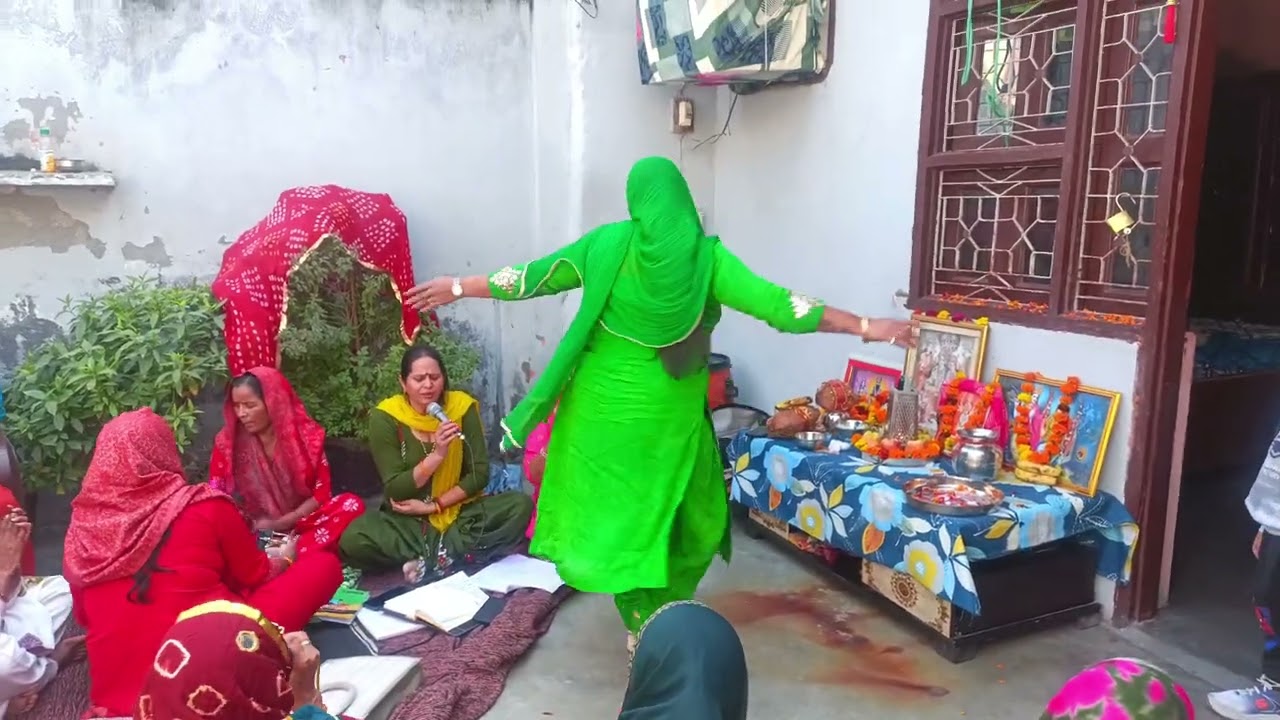 गुरु मेरे न चौंतरा चिनाया,🌹सतगुरु ने करी ए लपाई भवन में रंग बरसे 🙏🙏@meenamalik4651@papalsangwan