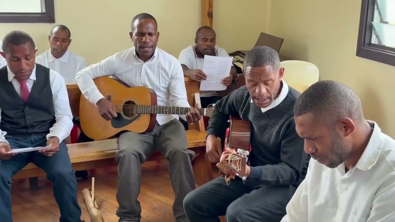 Jisas Mi Kam long Ai Bilong Yu sung by Good Shephard Seminary Boys
