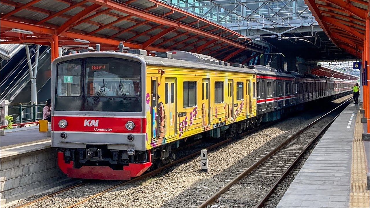 Ramainya KRL Commuter Line dan KAJJ di Stasiun Bekasi! JR 205, TM 6000, Argo Parahyangan!