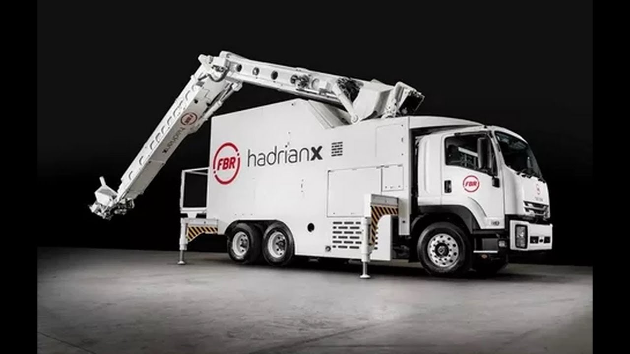 Hadrian X. Робот строитель который строит дома за несколько суток.