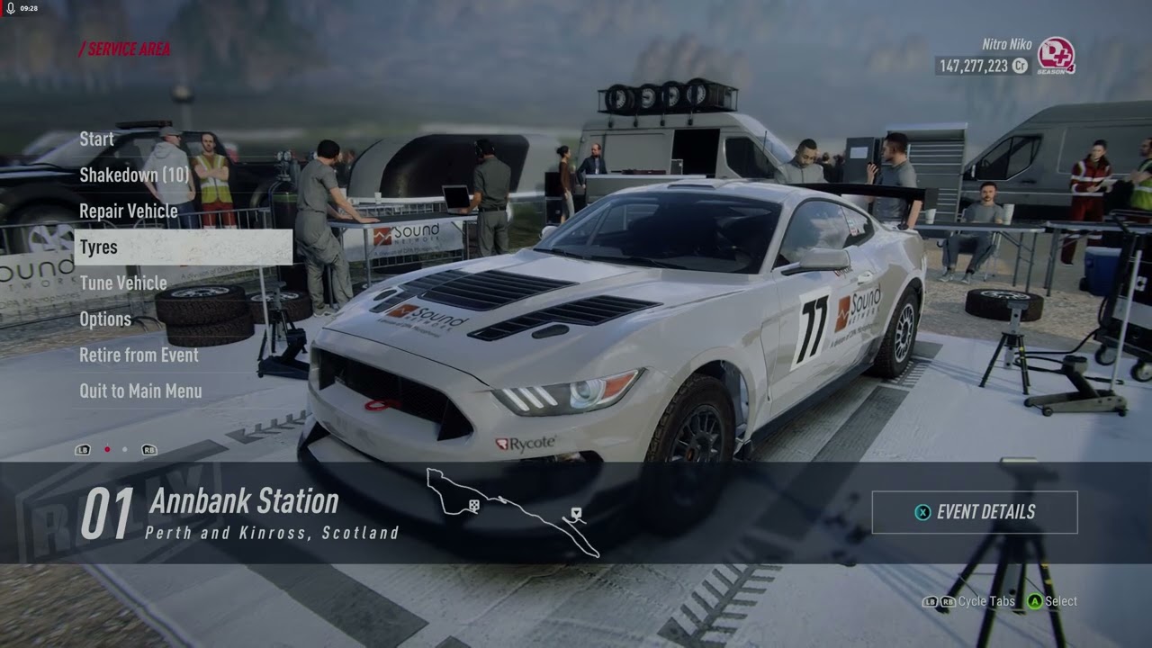DiRT Rally 2 0 2026 03 15 Четыре ежедневных заезда, вид из кабины. Металлический бирюзовый контро...