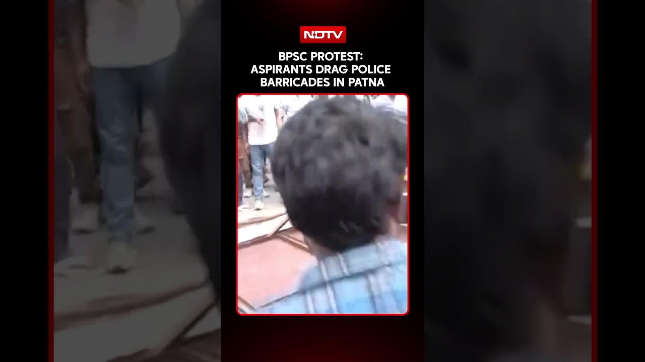 BPSC Protest: Aspirants Drag Police Barricades In Patna