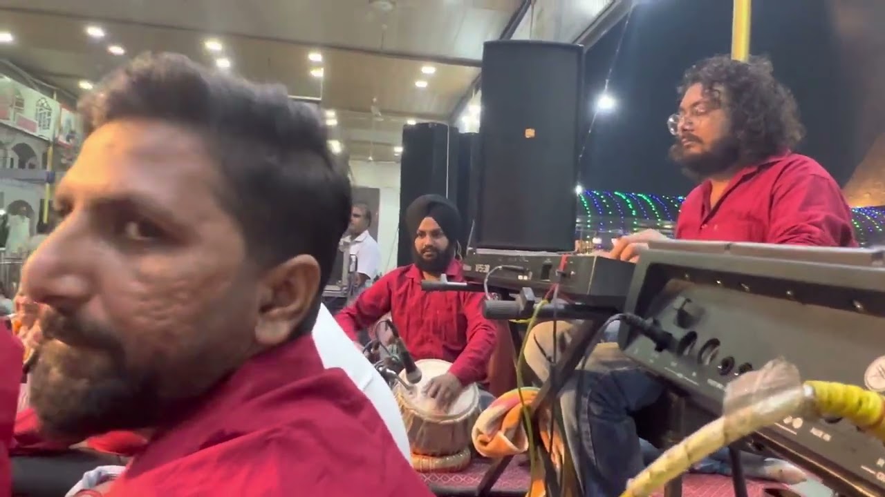 Mere okhe wele aaja mayi LIVE BY ( cheenu sehgal ) at maa tripurmalini darbar , jalandhar