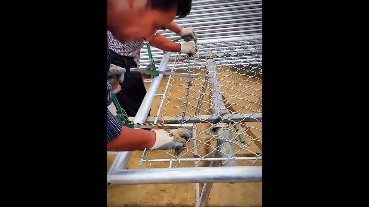 Fence wire mesh pulling tool- Good tools and machinery make work easy