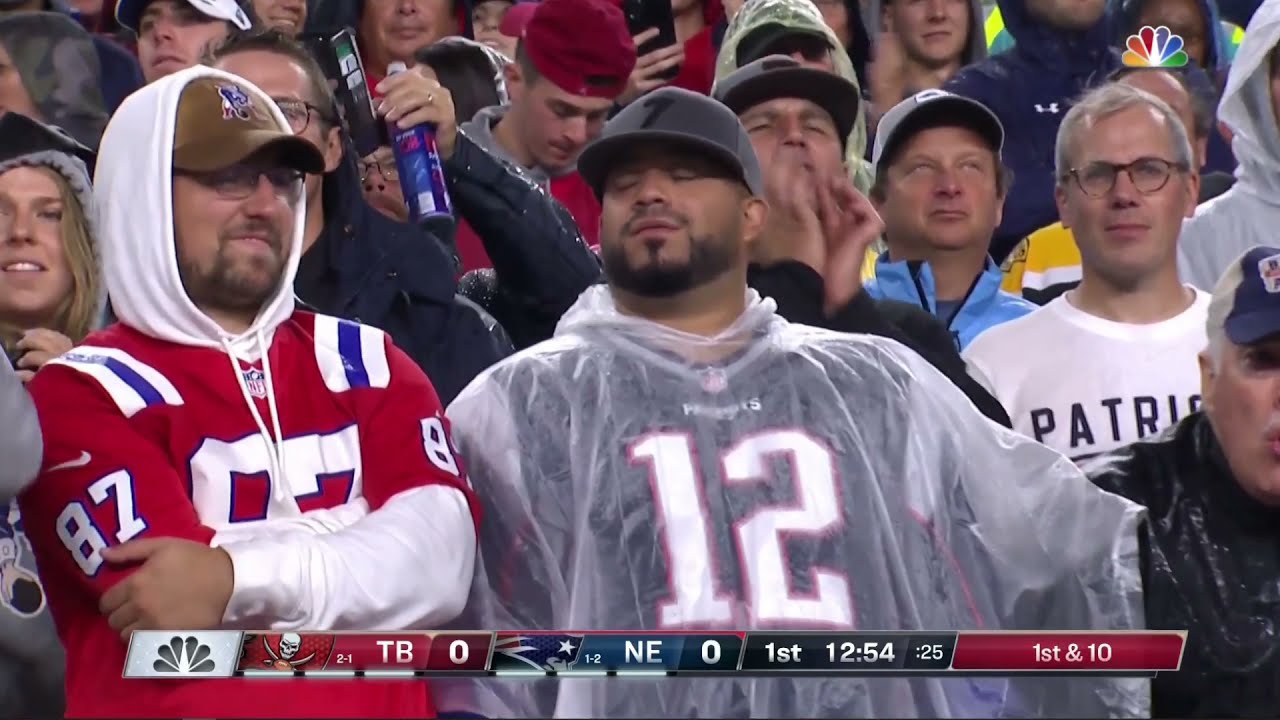 Patriots fans boo Tom Brady as he enters game