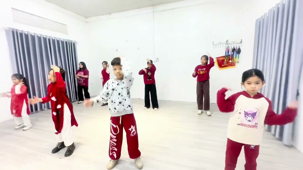 Tạm biệt năm cũ qua ( dance_kids_Phượng_cool)