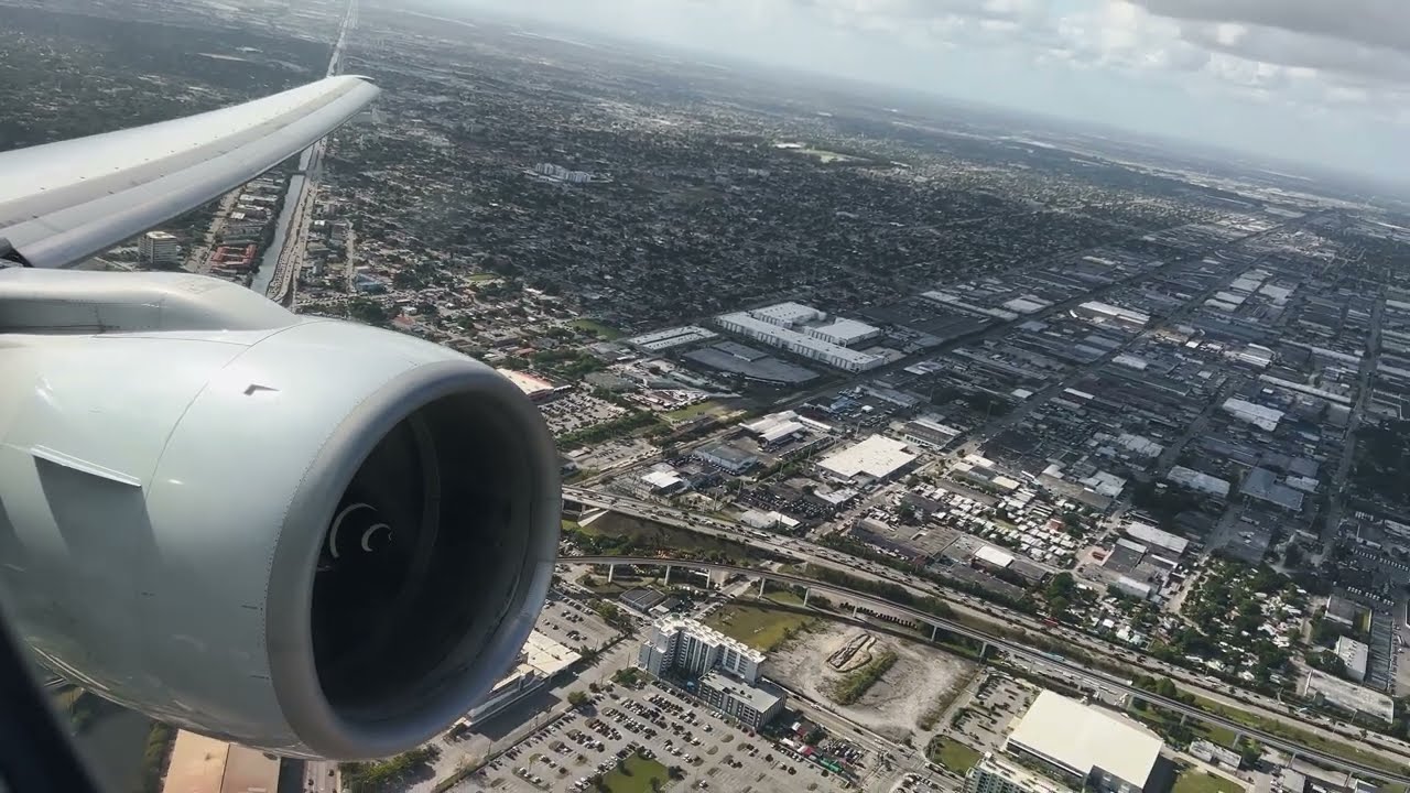 (INCREDIBLE SOUND) American Boeing 777-200ER Mighty Takeoff from Miami