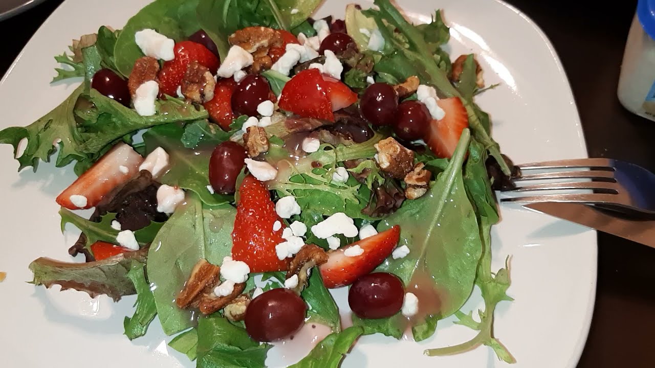 Longhorn copycat strawberry salad