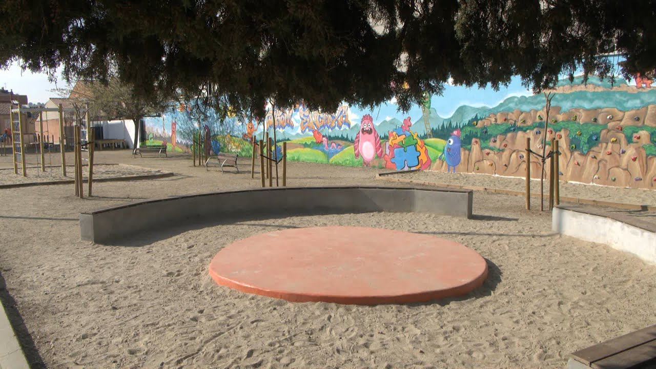 L'escola El Vallès incorpora nous espais de joc al pati per oferir més opcions d'esbarjo