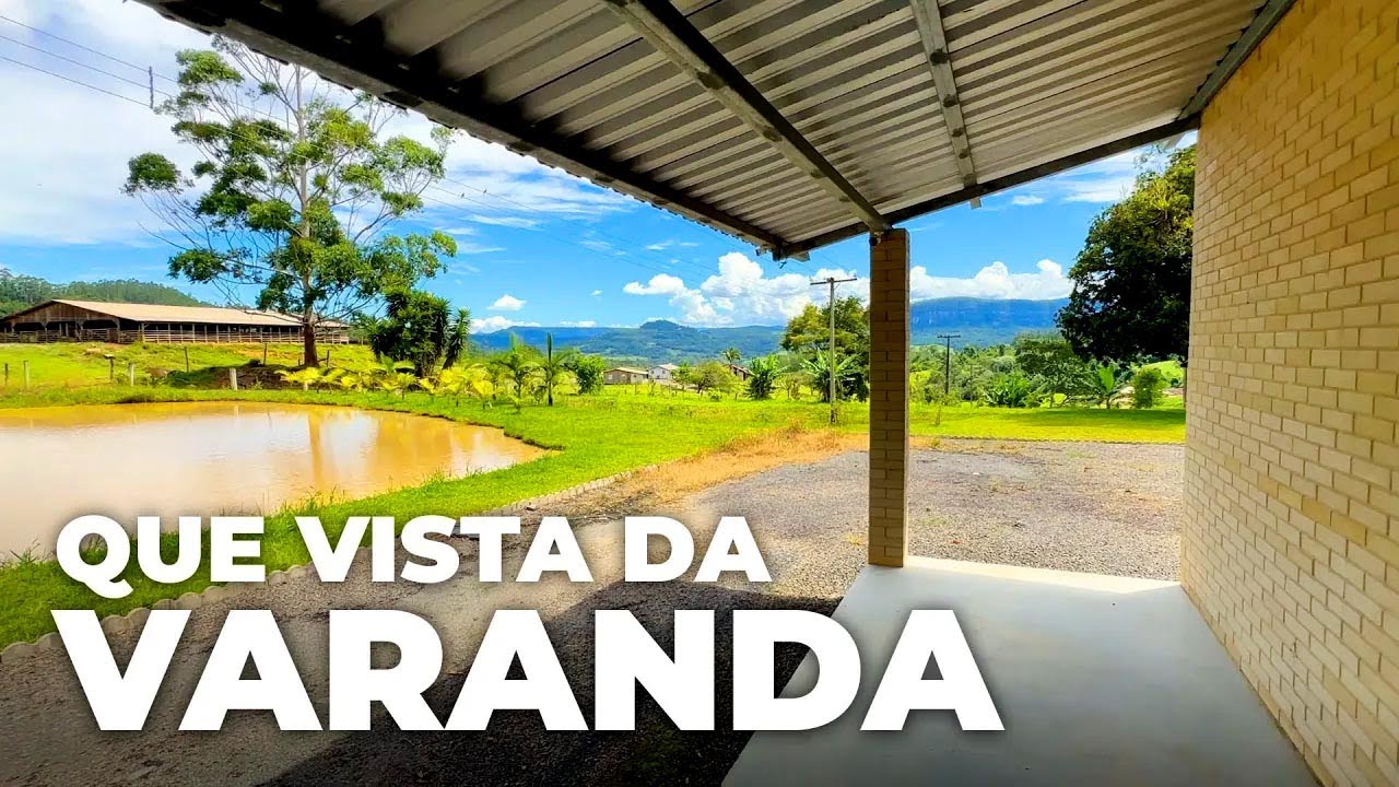 SÍTIO À VENDA EM SANTA CATARINA - CASA COM LINDO VARANDÃO