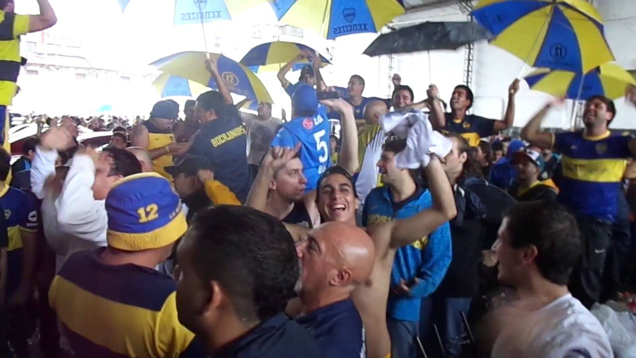 En el barrio de la Boca hay una banda loca y descontrolada
