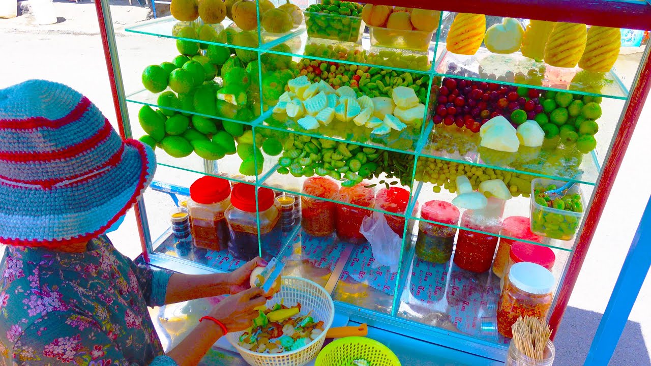 You Will See This Fruit Cart Everywhere In Phnom Penh! Cambodian Street Food